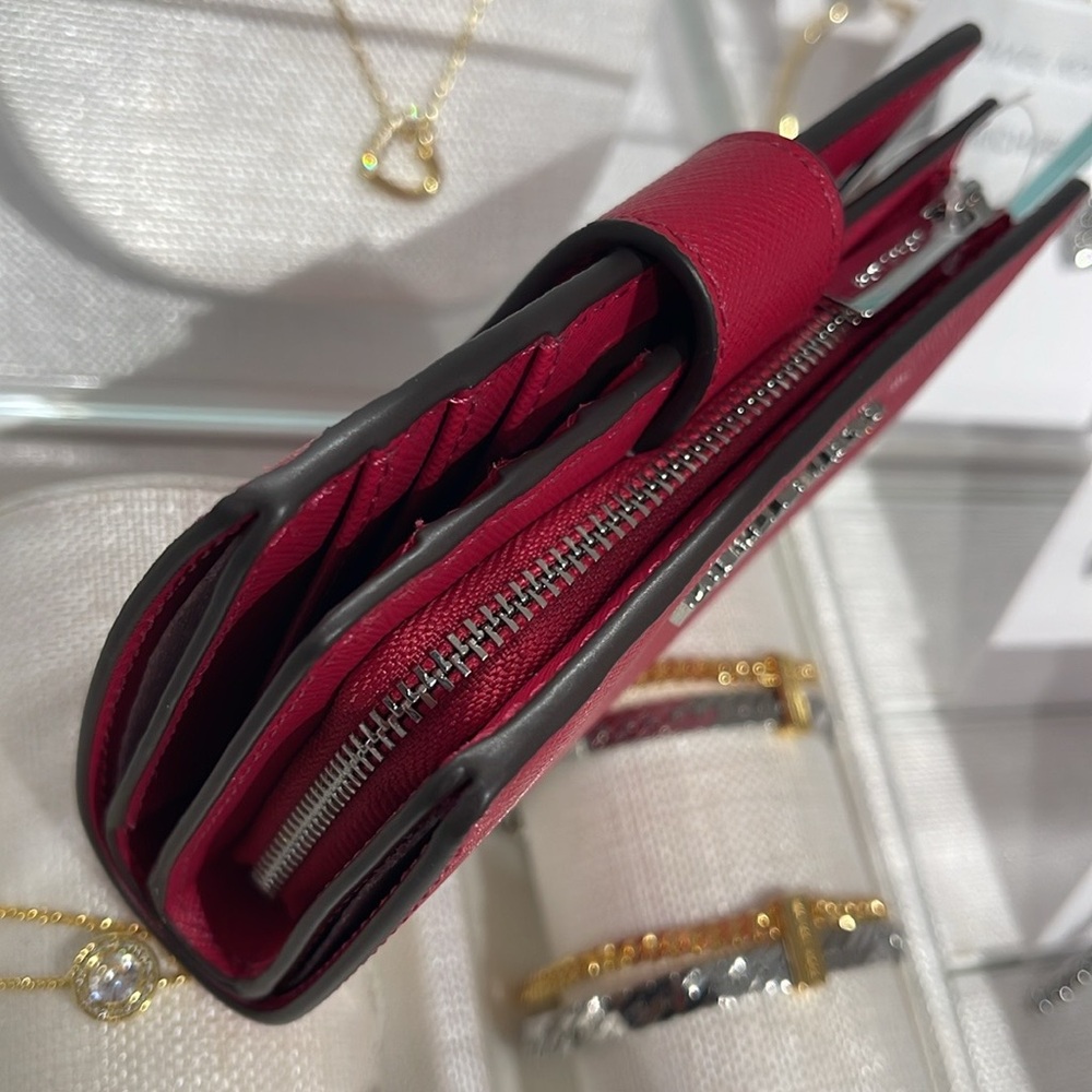 MICHAEL KORS Medium Saffiano Leather Bifold ZP CN Wallet
COLOR DK RASPBERRY
NWT - Picture 15 of 16